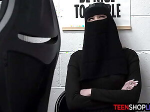 Muslim teen Delilah Day stole lingerie but got busted by a mall cop