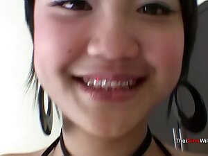 Baby faced Thai teen is easy pussy of make an issue of experienced sex tourist
